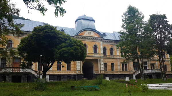 Літній релакс в Карпатах: небанальні місця для відпустки серед гір для усієї родини Літній релакс в Карпатах: небанальні місця для відпустки серед гір для усієї родини