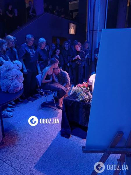В Киеве аплодисментами провели актера Юрия Фелипенко, который погиб на войне: кто пришел попрощаться. Фото, видео с похорон