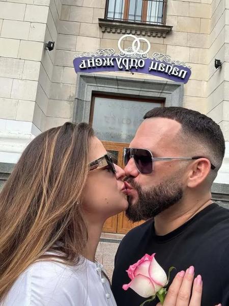 Экс-супруга Дзидзьо SLAVIA вышла замуж за несколько дней до родов и показала креативные обручальные кольца