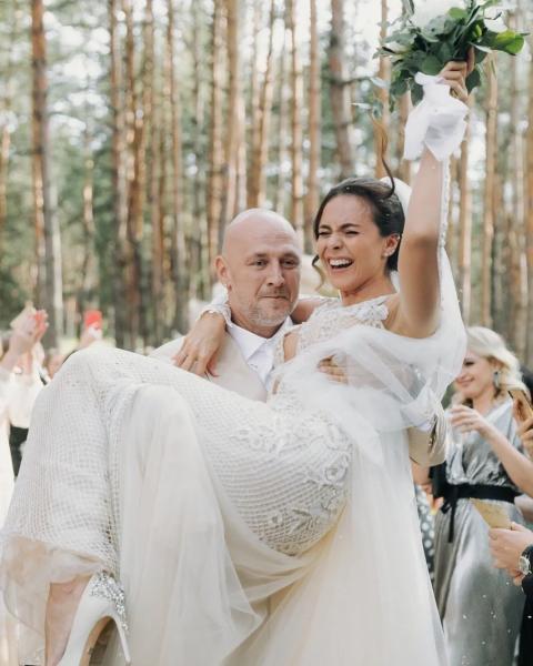 Певец Ostrovskyi на спор пригласил замужнюю Каменских на свидание, где каждый платит сам за себя: что она ответила