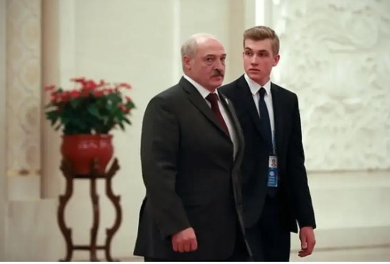 Лукашенко надумал засватать дочь Си Цзиньпина за своего 20-летнего сына: откуда взялись слухи и что известно о непубличной "невесте"