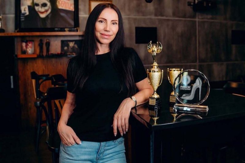 Кома, бизнес во время войны и мировая слава. Чем живет и как выглядит самая красивая бабушка планеты из Украины