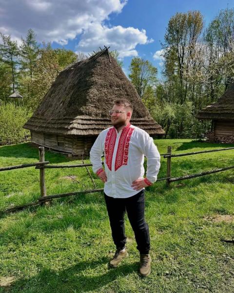 "Люди в Мариуполе и Северодонецке приходили с флагами Украины". Стендап-комики – о шутках над военными, "языке селюков" и "Мивине" за 50 евро