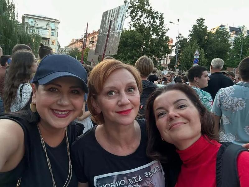 На протестах против закона о НАБУ и САП заметили украинских звезд: кто пришел поддержать митингующих