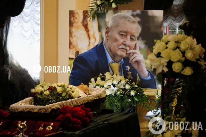 Глаза полные слез и последние аплодисменты: как прошли похороны Игоря Поклада, где его похоронят и кто из звезд пришел попрощаться. Фото, видео