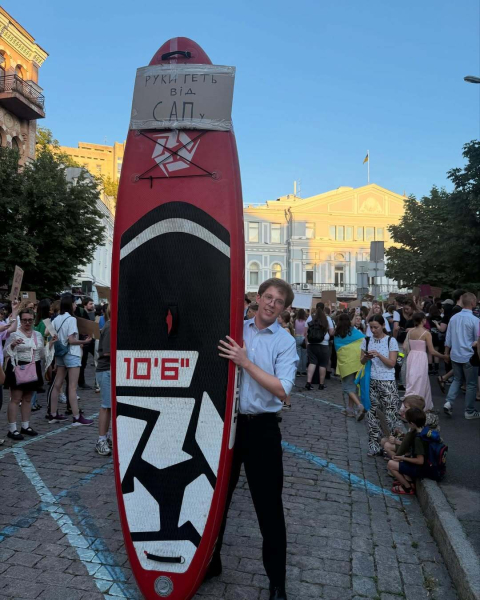 На протестах против закона о НАБУ и САП заметили украинских звезд: кто пришел поддержать митингующих