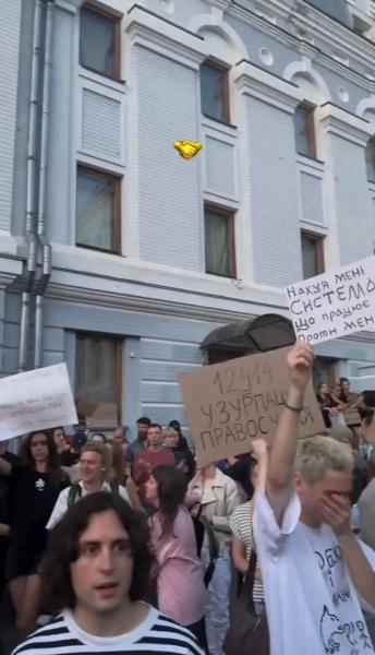 На протестах против закона о НАБУ и САП заметили украинских звезд: кто пришел поддержать митингующих