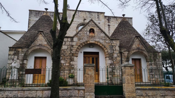 Альберобелло: подорож в білосніжне серце італійської Апулії Альберобелло: подорож в білосніжне серце італійської Апулії