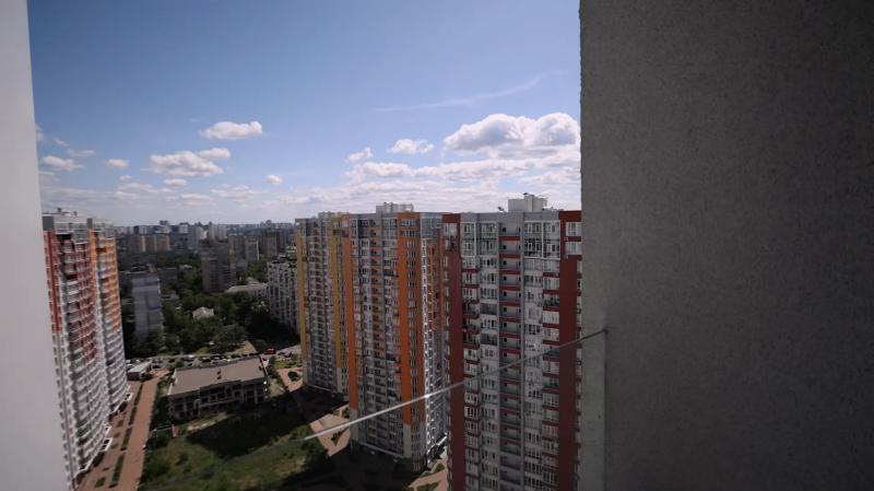 Подарок от бывшего за $210 тысяч: звездная сомелье, которая вылетела из "Холостяка 13", показала свою квартиру на 25 этаже. Фото, видео