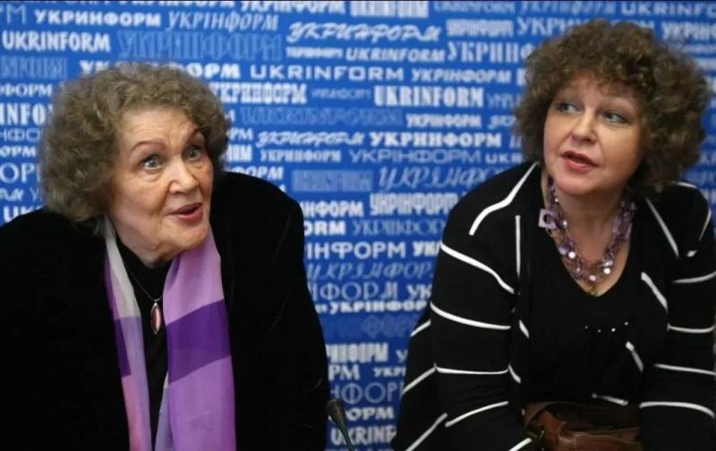 Дочь Лины Костенко во время редкого появления на публике поставила точку в слухах о жизни в Италии