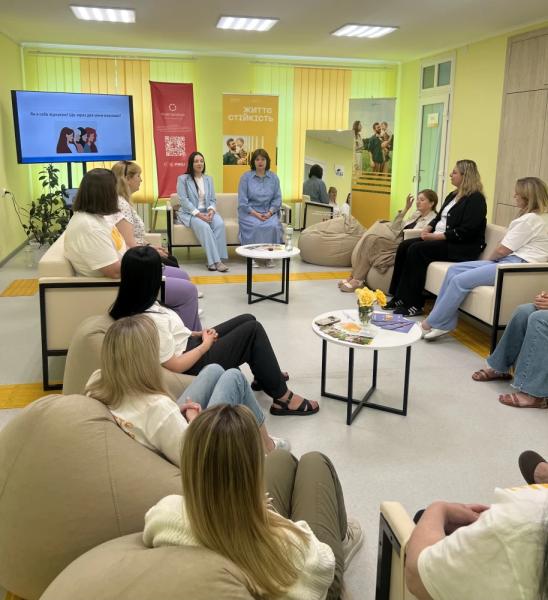 Ти не сама: українки зможуть безкоштовно отримати психологічну підтримку офлайн