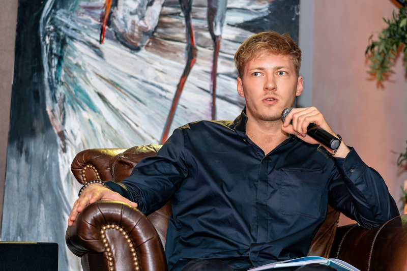 "В Киеве не помню таких взрывов". Григорий Бакланов – о прилетах во время съемок в родной Одессе, настоящих гонорарах актеров и втором образовании