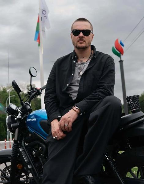 Женя Галич отреагировал на хейт в свою сторону из-за хита "Смарагдове небо": почему возник скандал и как в нем замешана Тина Кароль