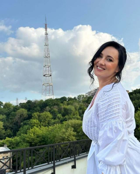 Вырывают микрофон, блокируют и обзывают: светская журналистка, которую сравнивают с Катей Осадчей, рассказала о звездах-скандалистах