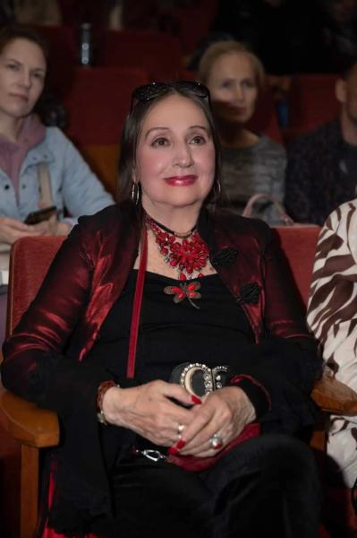 Ларисе Кадочниковой – 88: с каким мужчиной сейчас живет легендарная актриса и что за "любовный треугольник" едва не довел ее до самоубийства