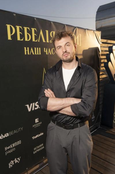 Маричка Падалко случайно встретила подругу юности, а Анатолий Анатолич "засветился" в гипсе. Как прошла премьера нового альбома МУР