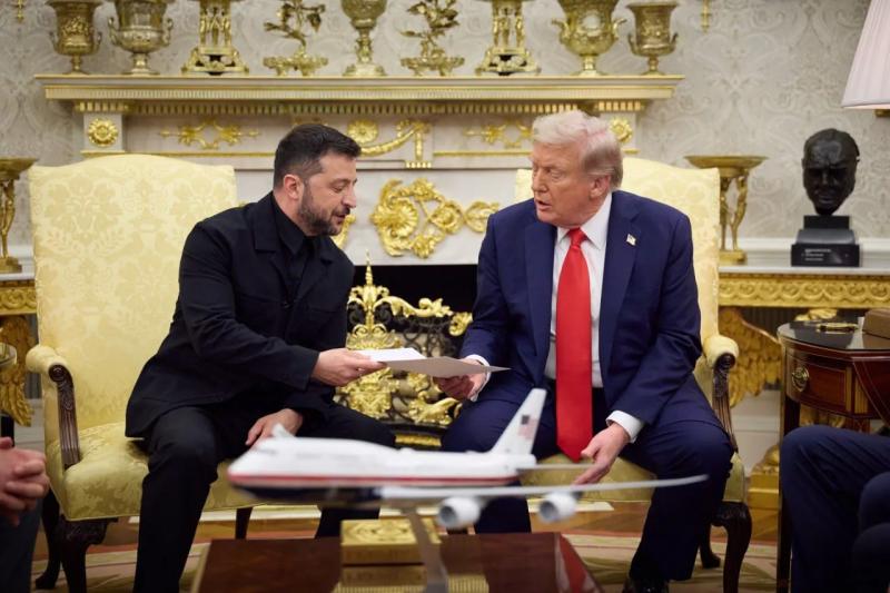 "Вот-вот умрет от скуки": выражение лица Мелони на встрече с Трампом "порвало" сеть. Фото, видео