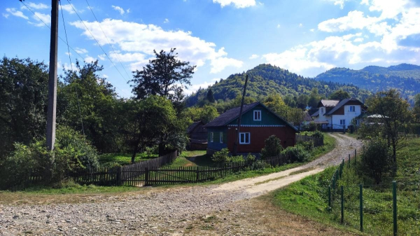 Майдан: колись процвітаюче село на Львівщині, нині ніби застигло у часі (фоторепортаж) Майдан: колись процвітаюче село на Львівщині, нині ніби застигло у часі (фоторепортаж)