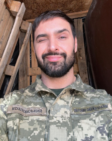 "Вам военная форма больше подходила": Козловский, которого отправили в тыл, снялся голым и разделил сеть на два лагеря