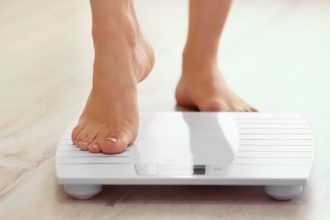 Почему вес не уменьшается при дефиците калорий и тренировках