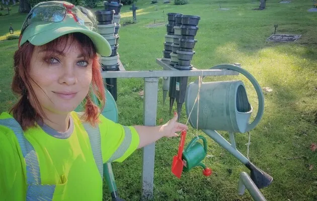 Работа копателем на кладбище и потеря дома из-за обстрела. Как живет в Швеции бывшая телезвезда Ирина Литвин-Комаровская