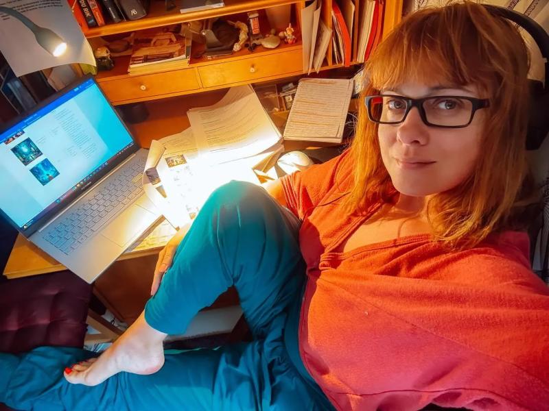 Работа копателем на кладбище и потеря дома из-за обстрела. Как живет в Швеции бывшая телезвезда Ирина Литвин-Комаровская