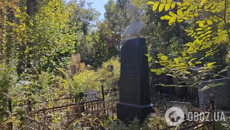 Блогер шокировал видом заброшенной могилы украинской оперной легенды. Фото