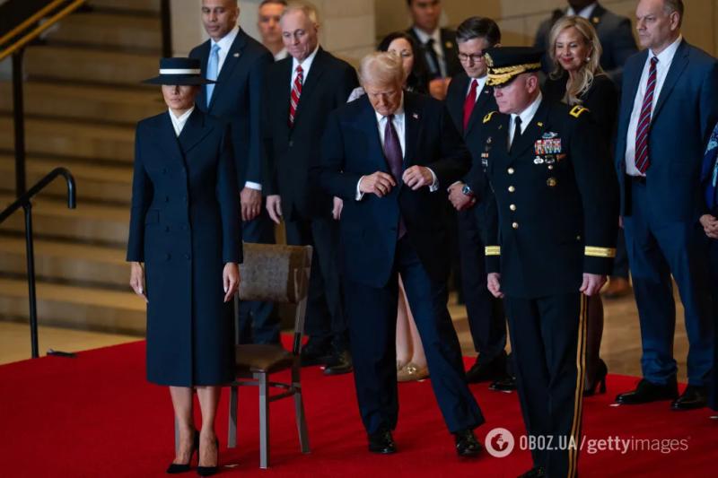 В сети подняли на смех Меланию Трамп, которая встретилась с королевской семьей в непрактичном образе: что с ним не так. Фото