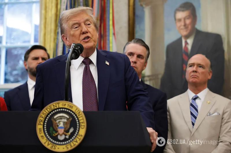 Трампа, который высмеивал Зеленского из-за костюма, настигла карма: почему теперь смеются над ним самим