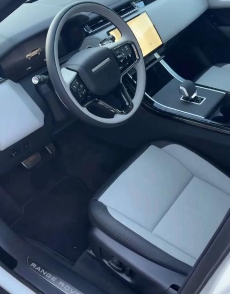 Владимир Остапчук подарил жене второй роскошный автомобиль за два года. Фото