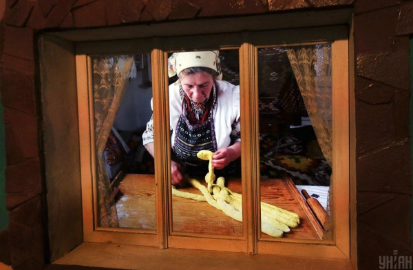 Ukraine WOW у Києві: як довго працюватиме виставка про українську спадщину (фоторепортаж) Ukraine WOW у Києві: як довго працюватиме виставка про українську спадщину (фоторепортаж)