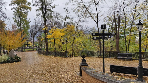 Яскраві фарби та мальовничі краєвиди: чим восени вражає Володимирська гірка у Києві (фото) Яскраві фарби та мальовничі краєвиди: чим восени вражає Володимирська гірка у Києві (фото)