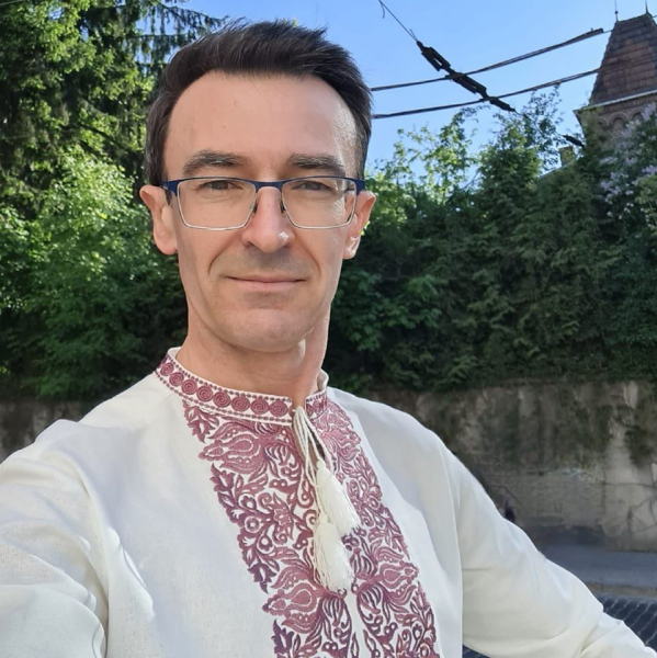 Легенда укрТВ Олег Панюта объяснил, почему в детстве отказался от украинского языка, и вспомнил единственного человека, который его останавливал
