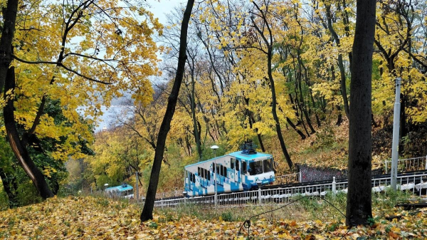 Яскраві фарби та мальовничі краєвиди: чим восени вражає Володимирська гірка у Києві (фото) Яскраві фарби та мальовничі краєвиди: чим восени вражає Володимирська гірка у Києві (фото)