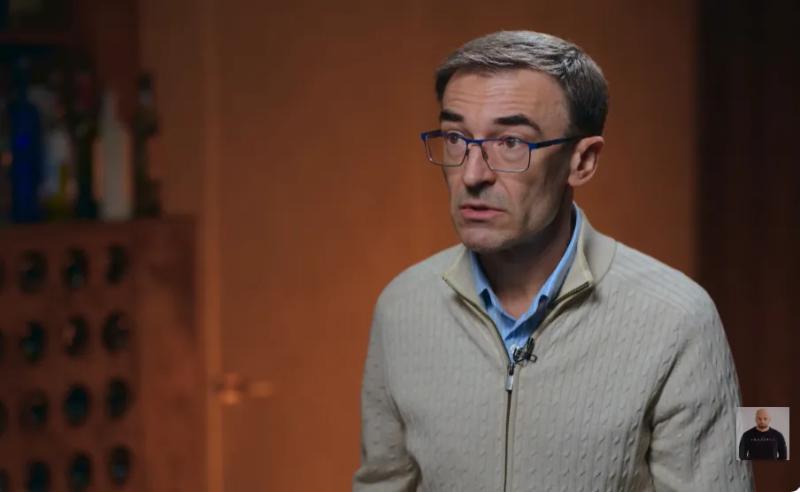 "Мы не можем говорить, им "прилетало". Ведущий Олег Панюта возмутил, как оккупанты терроризируют его родителей в Крыму