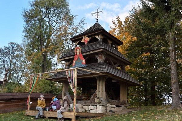 Як святкують традиційне гуцульське весілля: яскравий фоторепортаж зі Львова Як святкують традиційне гуцульське весілля: яскравий фоторепортаж зі Львова