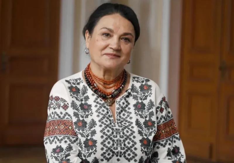 "Произошла одна очень страшная ситуация". Ольга Сумская – о критике сестры за радиодиктант, хейт вокруг памятника маме и семейные тайны