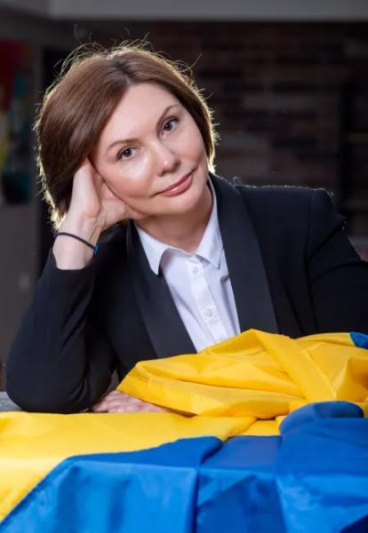 Дочь "пропавшей" регионалки Елены Бондаренко пошла наперекор матери: где сейчас живет Лина Купер и что она говорит о войне