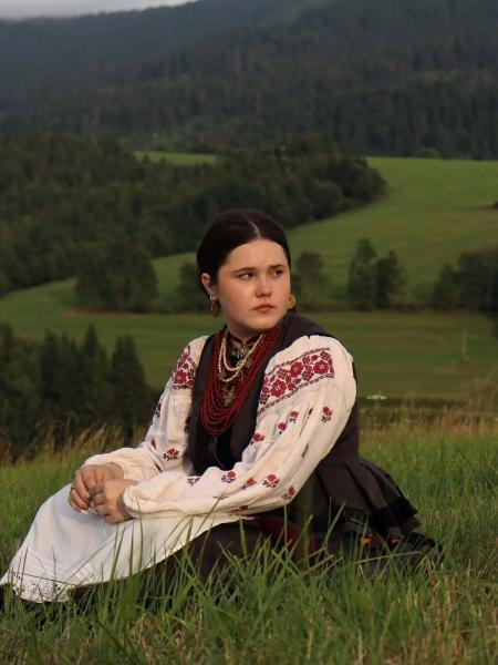 "Я не пьяна, я просто влюблена". Песня Алены Омаргалиевой разрывает украинские чарты: в чем секрет и почему все говорят о солистке "Кралицы"