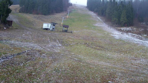 В очікуванні снігу: як тепла зима поставила гірськолижний відпочинок у Карпатах на паузу В очікуванні снігу: як тепла зима поставила гірськолижний відпочинок у Карпатах на паузу