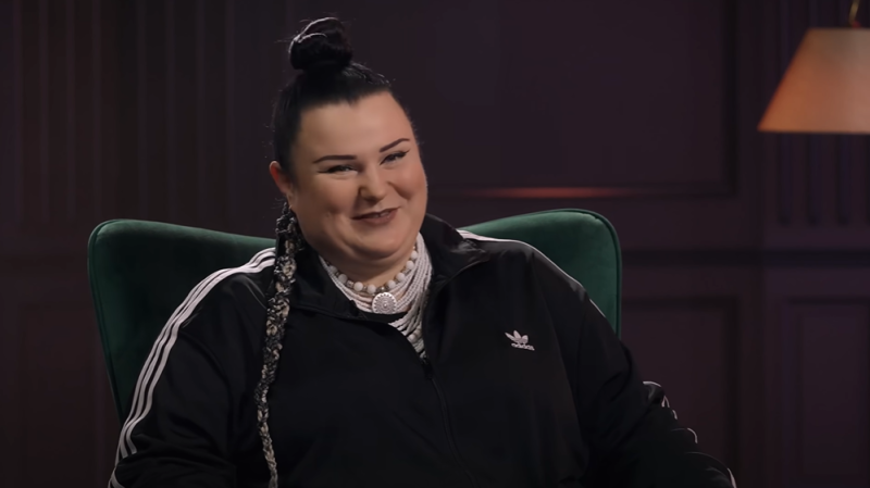 "Мы уже сфотографировались, больше не надо": Alyona Alyona рассмешила историей, как фанаты перепутали ее с "двойником" на концерте