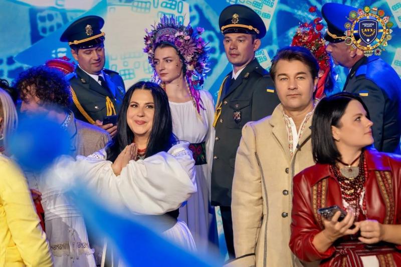 "Когда она в кокошнике прыгала перед россиянами, погиб на фронте мой дядя". Анжелика Рудницкая – о темных историях украинского шоу-бизнеса