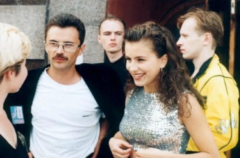 Кокошник, донаты на ВСУ и роман с Фалесой: Ани Лорак снова стала посмешищем в сети