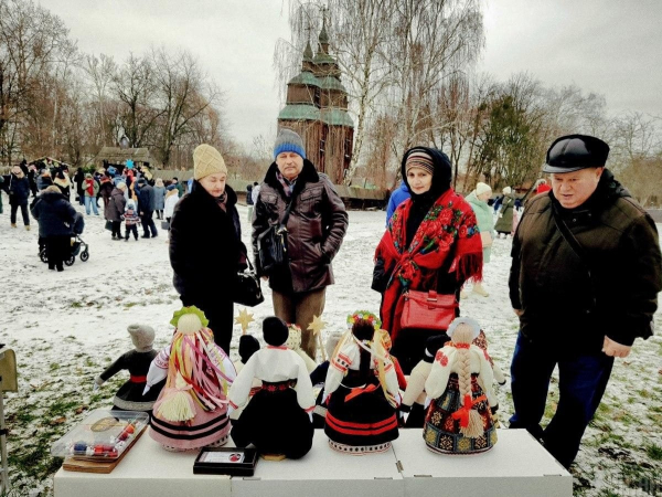 Різдво в Пирогові: у Києві відтворили автентичні українські обряди (фото) Різдво в Пирогові: у Києві відтворили автентичні українські обряди (фото)