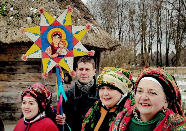 Різдво в Пирогові: у Києві відтворили автентичні українські обряди (фото) Різдво в Пирогові: у Києві відтворили автентичні українські обряди (фото)