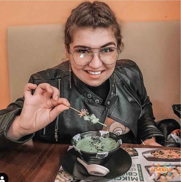 Украинская певица, которая весит 130 кг, рассказала об "адской" работе в Дубае и как ее заставили похудеть на 33 кг за три месяца