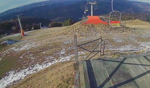 В очікуванні снігу: як тепла зима поставила гірськолижний відпочинок у Карпатах на паузу В очікуванні снігу: як тепла зима поставила гірськолижний відпочинок у Карпатах на паузу
