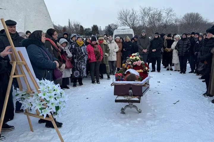 В Киеве провели в последний путь актера и телеведущего Анатолия Суханова: как прошли похороны