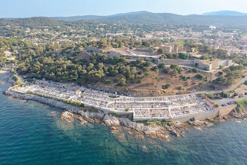 Кладбище выходит в море: когда и где похоронят Брижит Бардо