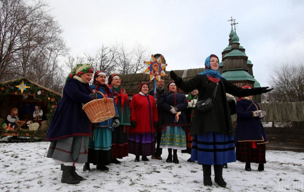 Різдво в Пирогові: у Києві відтворили автентичні українські обряди (фото) Різдво в Пирогові: у Києві відтворили автентичні українські обряди (фото)